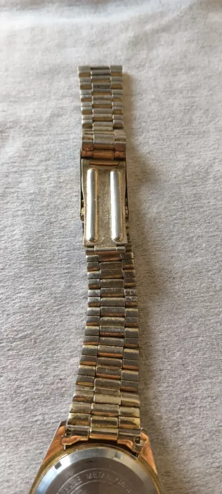 Reloj Korytron Dorado Crystal