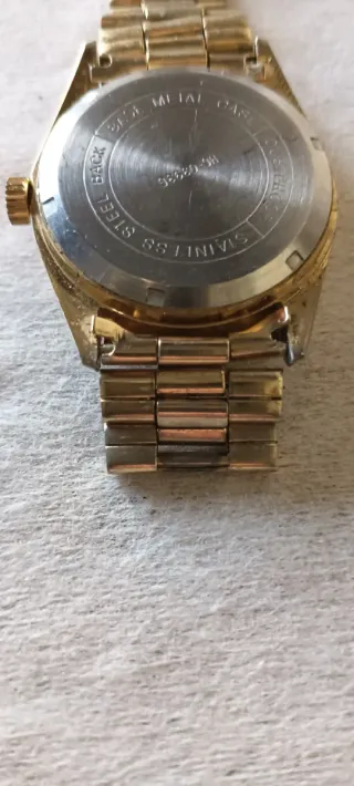 Reloj Korytron Dorado Crystal