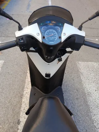 Honda SH 125i Scooter Automática
