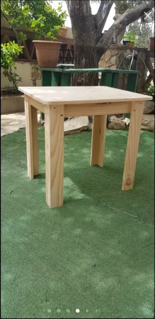 Mesa baja de madera natural