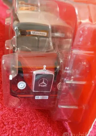 Modellino Autobus da Collezione Rosso