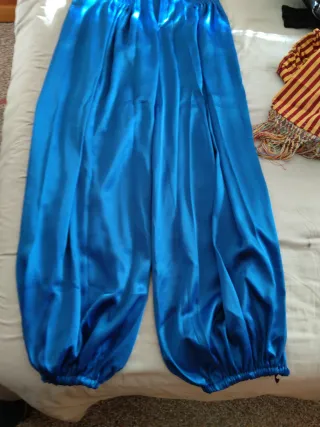 Pantalón azul satinado