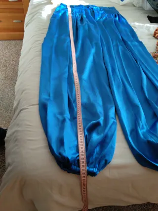 Pantalón azul satinado