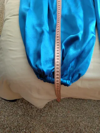 Pantalón azul satinado