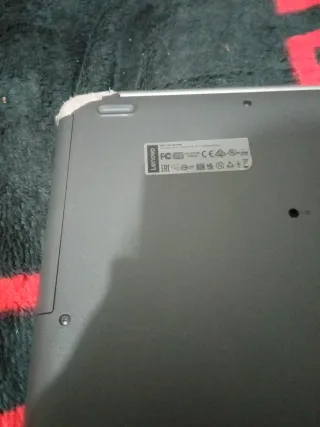 Portátil Lenovo i3 7ª Gen 12GB RAM 300GB HD