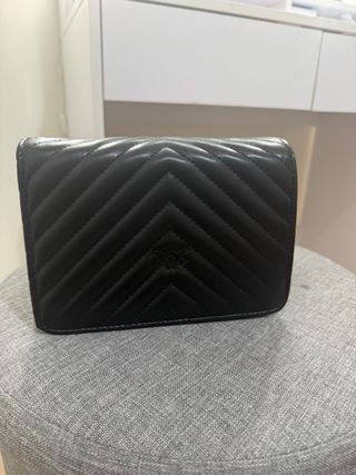 Borsa Pinko Nera con Dettagli Oro