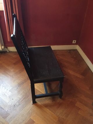 Banco antiguo de madera negro