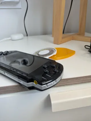 Sony PSP Negra + Juego Blood Bowl