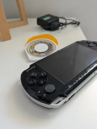 Sony PSP Negra + Juego Blood Bowl