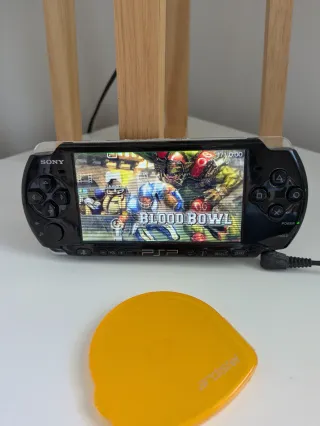 Sony PSP Negra + Juego Blood Bowl