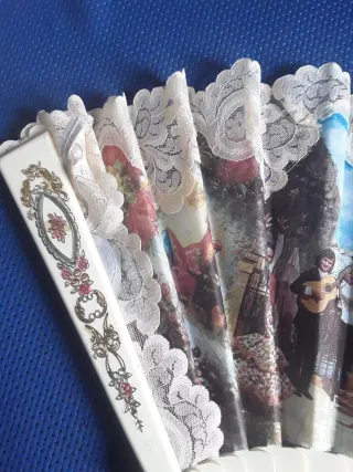 Ventaglio pieghevole vintage decorato