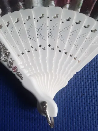 Ventaglio pieghevole vintage decorato