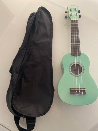 Ukelele verde con funda