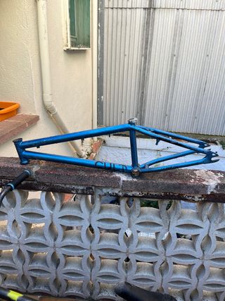 Bicicleta BMX con diseño llamativo