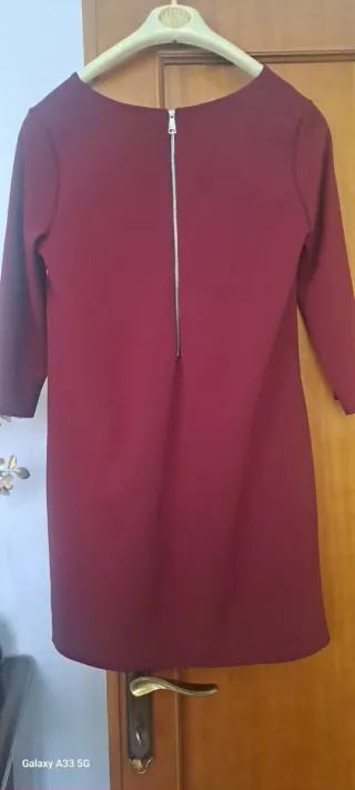Vestito rosso con zip posteriore