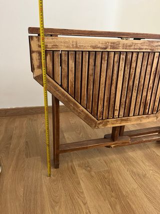 Mesa de teca octogonal plegable con dos sillas