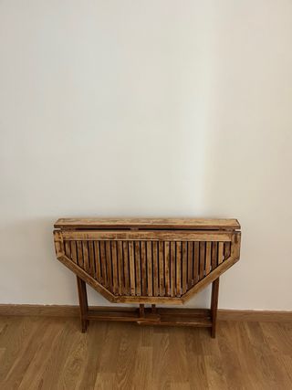 Mesa de teca octogonal plegable con dos sillas