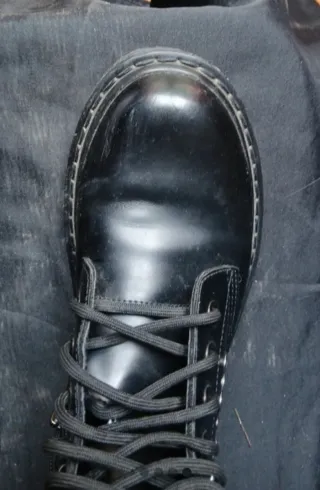 Stivaletti neri borchiati