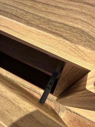 Mueble TV madera y plástico