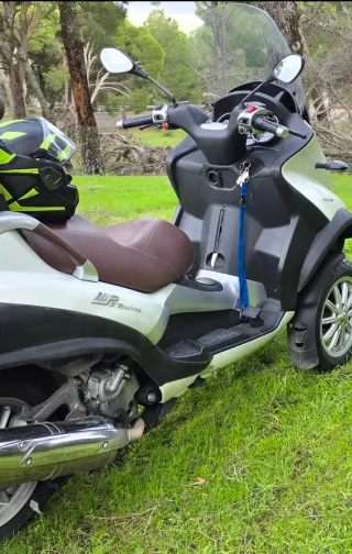 Piaggio MP3 500 LT Touring Con carne de coche B