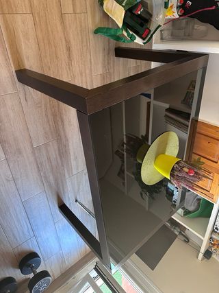 Elegante mesa de comedor cristal y madera