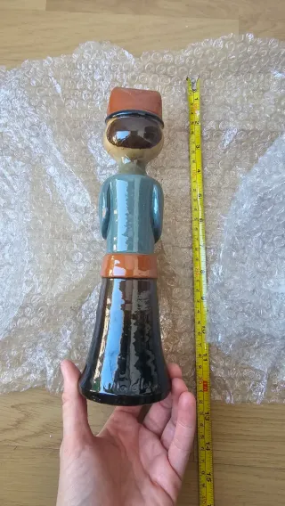 Figura porcelana Vila Clara músico tambor