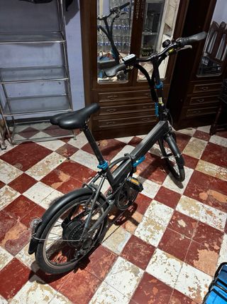 Bicicleta eléctrica Btwin plegable