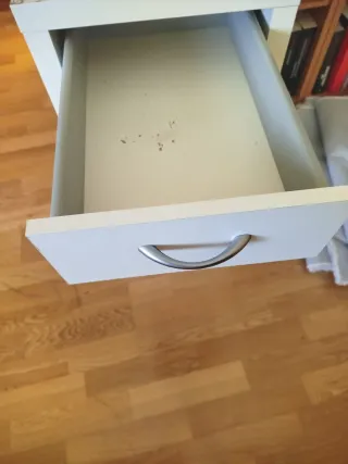 Cajonera blanca y plateada 37 ×50x 70