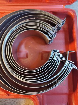 Bandas tensoras de segmentos de pistón con alicates