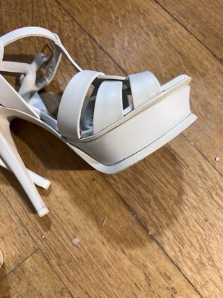 Sandálias Saint Laurent Tribute Brancas - T.36