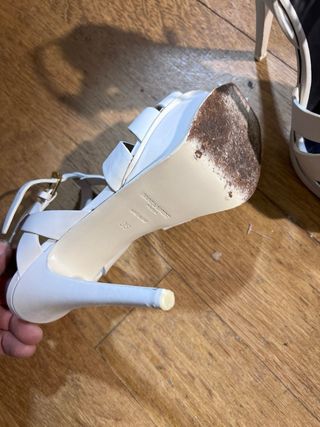 Sandálias Saint Laurent Tribute Brancas - T.36