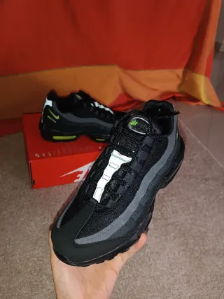 Nike Air Max 95 Volt