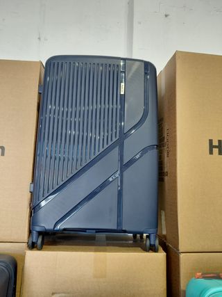 Maleta de viaje azul con diseño