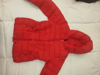 Abrigo Zara Kids Talla 9-10 Rojo. Interior térmico
