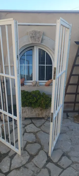 Puerta aluminio blanco