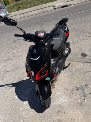 Peugeot Speedfight 4 Scooter Negra/Roja