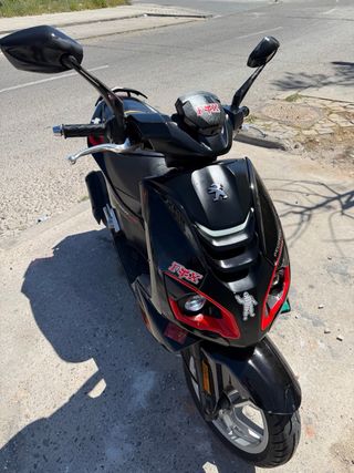 Peugeot Speedfight 4 Scooter Negra/Roja