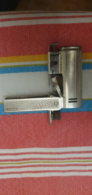 Mechero metálico con grabado
