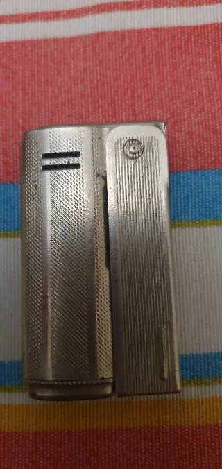 Mechero metálico con grabado