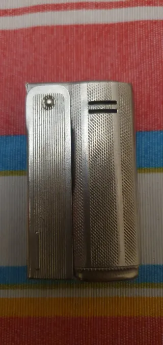 Mechero metálico con grabado