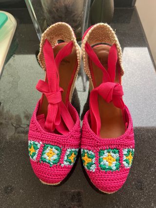 Alpargatas de cuña crochet castañer