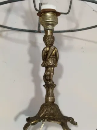 Pie de lámpara vintage cupido metal