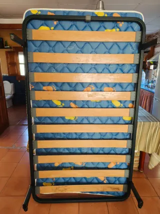 Cama completa con somier y ropa de cama