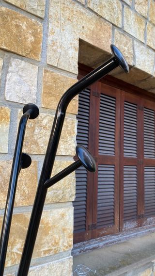 Perchero de pie negro