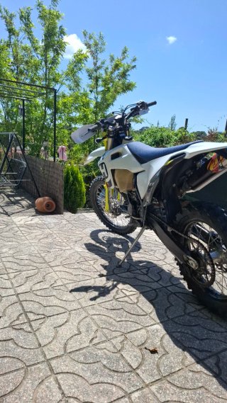 Husqvarna FE 250 4T Enduro Moto