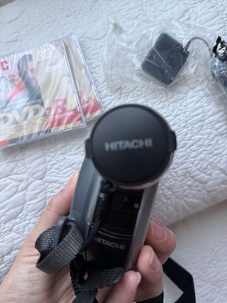 Camara Hitachi DZ-MV730 Incluye 2 mini cd