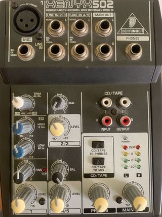 Mesa de mezclas Behringer Xenyx 502