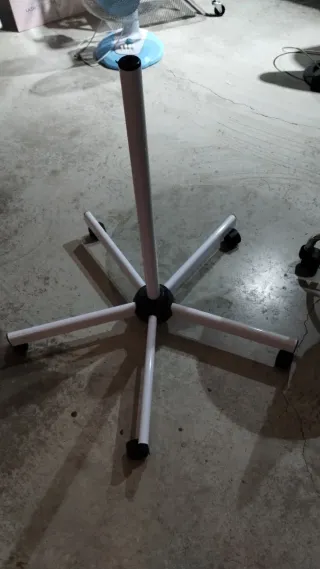 Pie / base para lámpara o lupas de fisioterapia