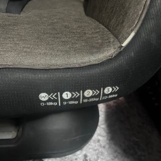 Silla de coche Joie gris y negra