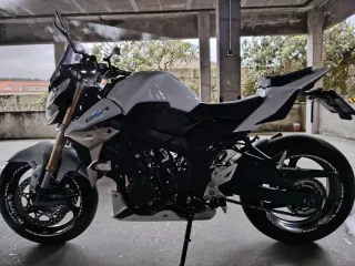 Vendo Suzuki GSR Naked deportiva